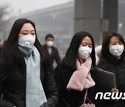 "독박육아 안변해"..中 출산 장려에도 '비혼·비출산' 급증