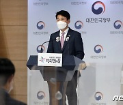 이준석 "민주당의 끝없는 'MB·朴 사랑'"..'LH의혹 물타기' 꼬집었다