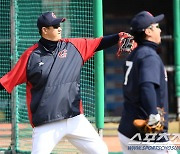 [포토] 이대호 '볼 갑니다!'