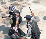미얀마 군부, 태권소녀 무덤 파헤쳐.. 사인 조작 노린듯