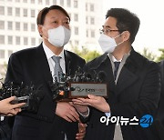 윤석열, 사퇴 직후 지지율 급상승..이재명 제치고 1위