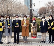 안양시의회, '안양 평화의 소녀상' 앞에서 램지어 규탄성명 발표