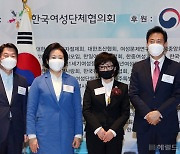 [헤럴드pic] 기념사진 찍는 안철수·박영선·오세훈