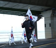 '정혜영♥' 션, 독립유공자 후손 위한 기부 마라톤 완주 "감사하는 마음으로"