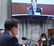 법무부 장관 보고 받는 문 대통령