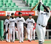 프로야구 SSG, 임시 '인천군 유니폼' 입고 첫 훈련