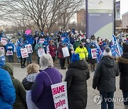 Virus Outbreak Nurses Strike