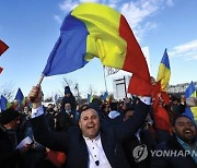 루마니아 '백신 의무접종' 추진에..수도서 3천명 반대 집회