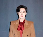 가수 유노윤호, 자정까지 강남 식당 머물다 경찰 입건