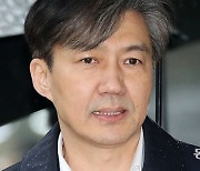 조국 "윤석열, 文대통령도 '잠재적 피의자'로 인식"