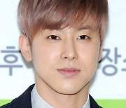 유노윤호, 밤 10시 이후 식당에 머물다 경찰 입건