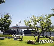 두산 2군 훈련장 직원 코로나 확진.. 1군 4명 '훈련 제외'