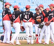 [MD포토] 미소짓는 기아 '한화 상대로 연습경기 3-0 승리'