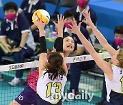 [MD포토] 김연경' 아무리 김연경이라지만 혼자서는 힘들어