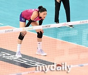 [MD포토] 김연경 '배구여제의 고독한 싸움'