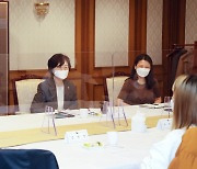정영애 여가부 장관, 20·30 청년 여성의 일과 삶 간담회 참석