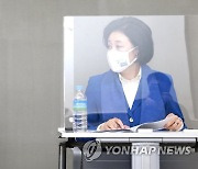 '11대 교육의제' 브리핑 청취하는 박영선-조희연