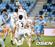 대구FC 공세 수비력으로 막아내는 광주FC [사진]