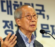 '안철수 멘토' 윤여준, 종친 윤석열 대권 책사로? "집안서 열심히 도우라고∼"