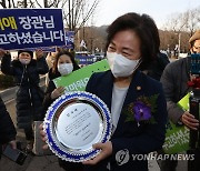 추미애 "4년 전 野대표로서 탄핵 뚫었다..촛불 초심으로"