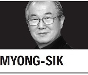 [Kim Myong-sik] Popular former prosecution chief stirs Korean politics