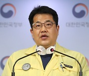 "새 거리두기 적용, 1단계 돼야..상반기는 접종 집중"