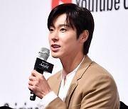 유노윤호 측 "女종업원NO·도주無·친구가 부른 술집..왜곡보도 유감"[전문](종합)