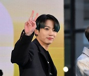 방탄소년단 정국, 美빌보드 '역대 K팝 아이돌 최초' 대기록..솔로 2곡 1년 이상 차트인