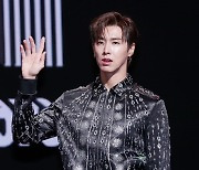 SM, 유노윤호 '유흥주점서 도주' 보도에 "女 동석 NO..사실과 달라"[공식][전문]