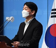 <포토> 단일화 관련 입장 밝히는 안철수