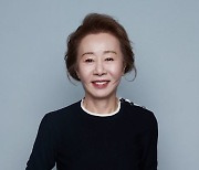 새 역사 도전하는 '윤여정'이라는 대기록