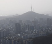 미세먼지에 황사까지..최악의 대기질