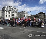 Virus Outbreak France Protest