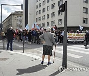 Virus Outbreak France Protest