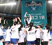 12시즌 만에 정규시즌 제패 GS칼텍스 "챔프전도 헹가래"