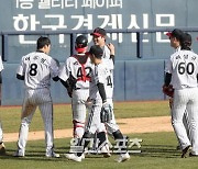 [포토]LG.두산에 4-0 완승