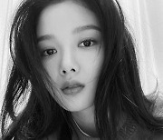 김유정, 흑백 뚫고 나오는 미모 '잘 자란 아역 맞네'[SNS★컷]