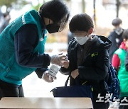 새학기 74% 등교수업..4월 특수·보건교사부터 백신접종