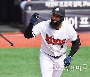 '배제성 호투+알몬테 홈런' KT, KIA에 3-1 역전승