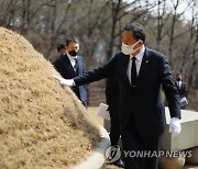 강북구 애국선열 묘소 살피는 보훈처장