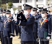 임관선서 하는 공군사관학교 제69기 생도들