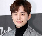 준호, 오늘 소집해제.. '군필돌' 2PM 완전체 컴백 기대