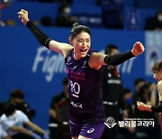 블로킹 성공, 환호하는 김연경.