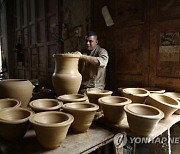 MIDEAST PHOTO SET WEST BANK PALESTINIAN POTTERY