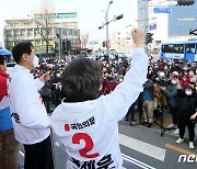 오세훈, 경동시장 찾아 지지호소