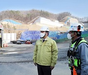 백군기 용인시장, 풍수해 대비 마평동 물류창고 조성 현장 점검