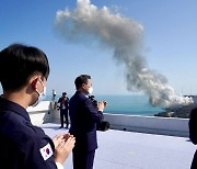 문 대통령 "지축을 울린 누리호 성공, 순 우리기술 쾌거"