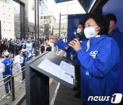 아파트 원가공개, 일자리엔 자신..박영선 '민생경제' 집중 유세