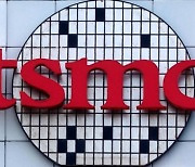 '삼성전자에 질 순 없다'..TSMC, 3년간 113兆 더 투자(종합)