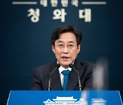 '기업인들과 소통' 현안 밝히는 강민석 청와대 대변인